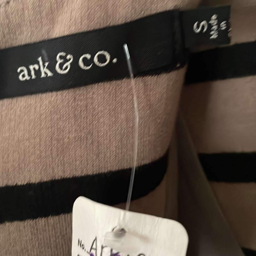 NEW with tags Ark & Co fabulous dress size small. Stunning!! - Picture 9 of 10